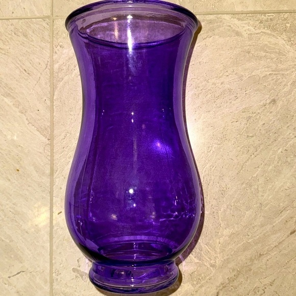 Beautiful glass hand blown purple vase. 9”by 4”. - Picture 1 of 4